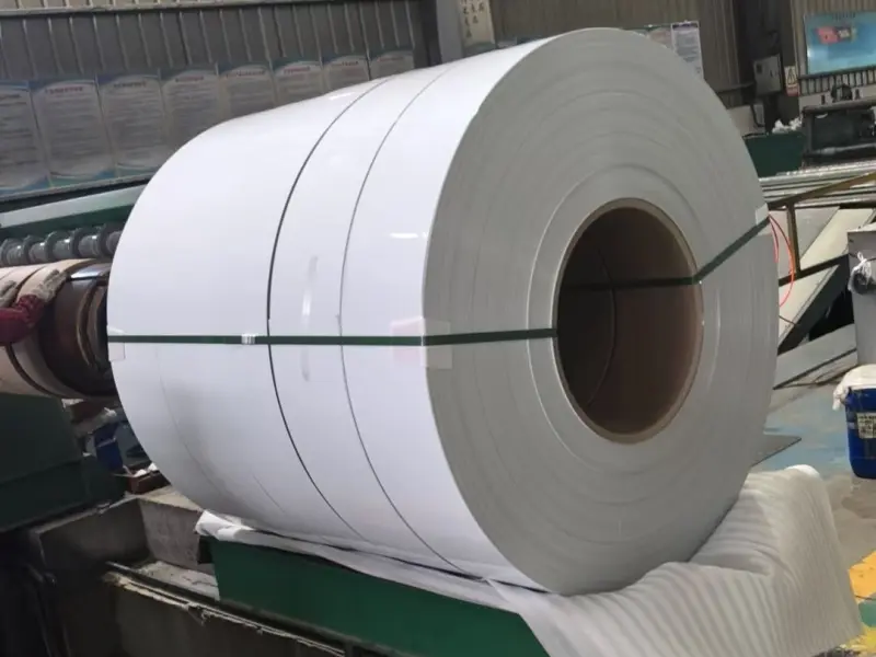 Белый окрашенный алюминиевый рулон для УФ печати