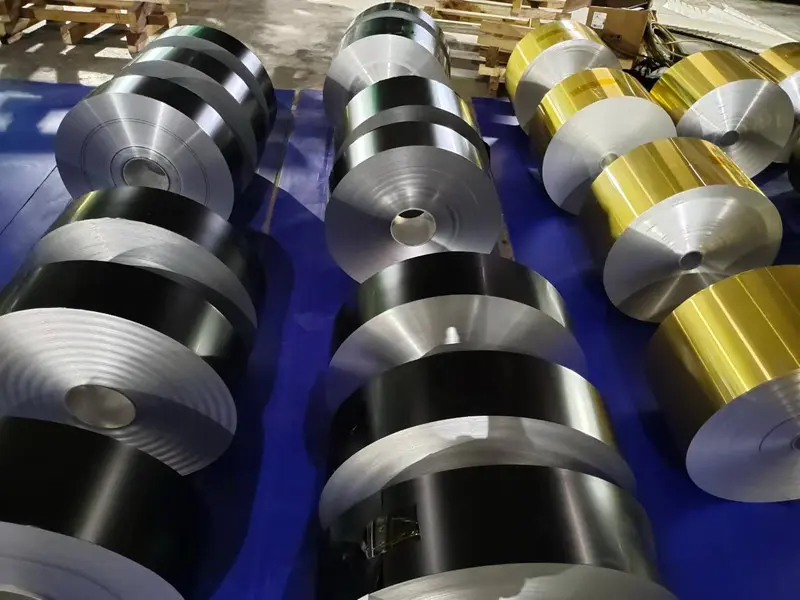 Алюминиевая фольга золотого цвета